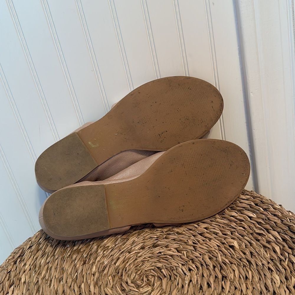 Anthropologie Open Toe Flats Metallic Beige Leather Shoes - Size: 8 - Picture 13 of 13